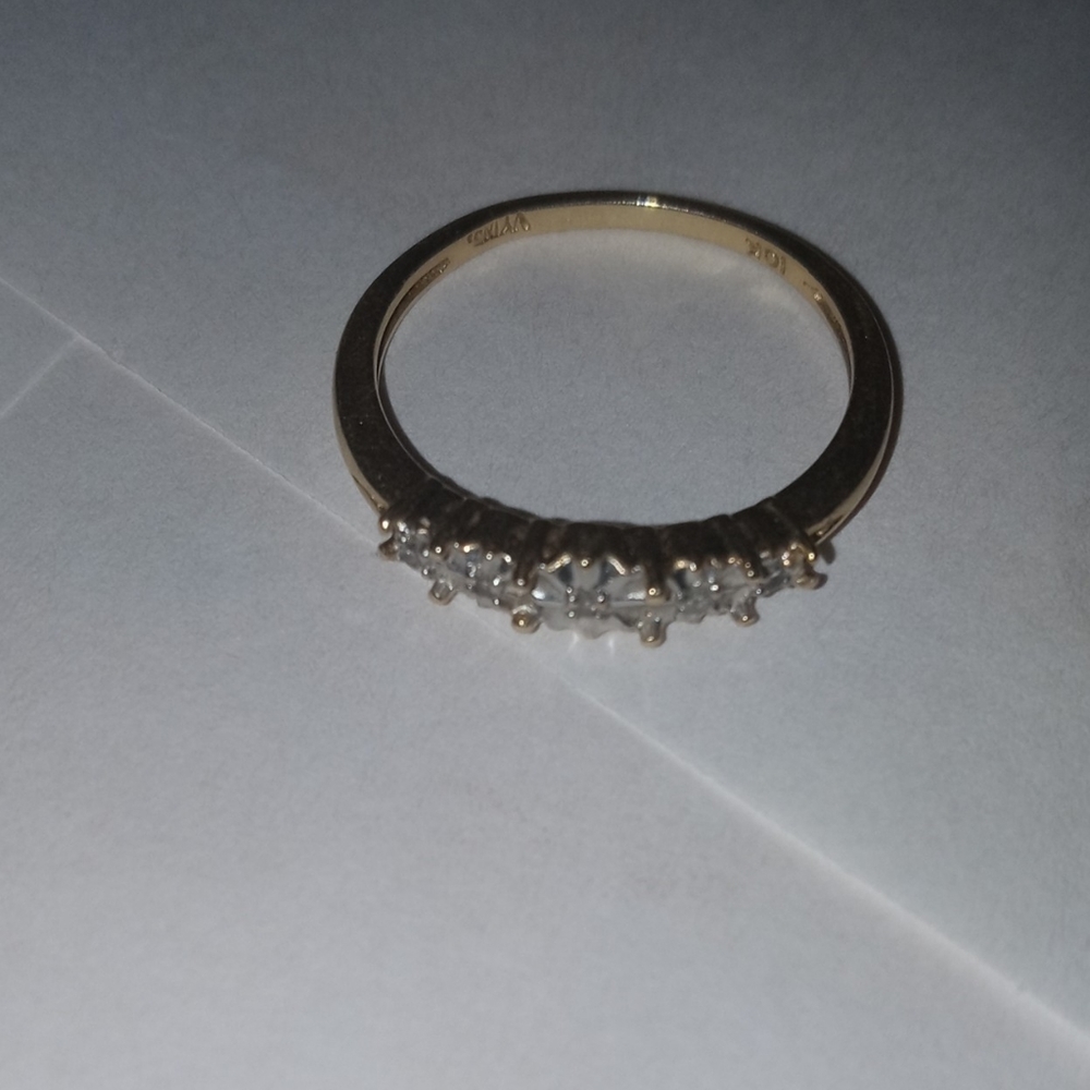Womens 10 k Gold Ring ( approx size 6.5)